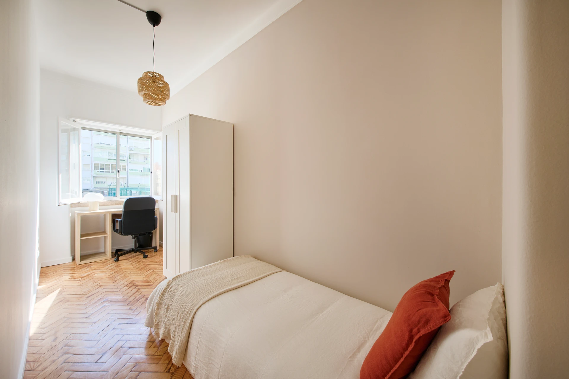Lisboa • Quarto no Campo Grande