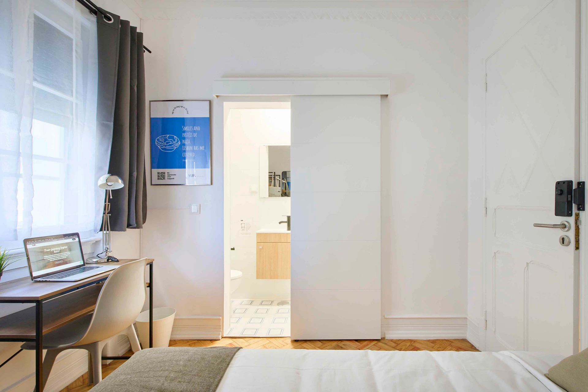 PR12#R5 - Quarto acolhedor com casa de banho privativa