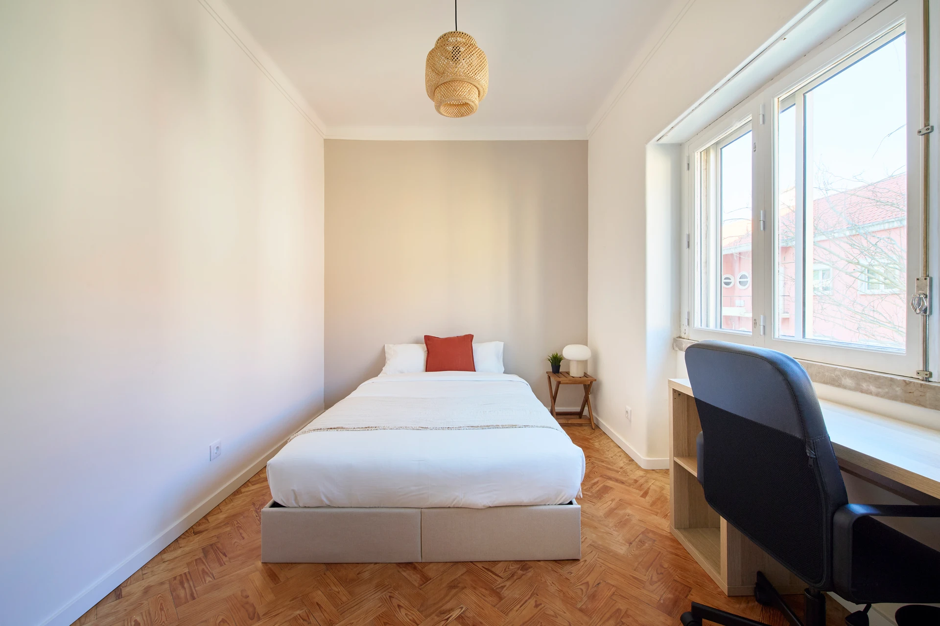 Lisboa • Quarto no Campo Grande, foto 3
