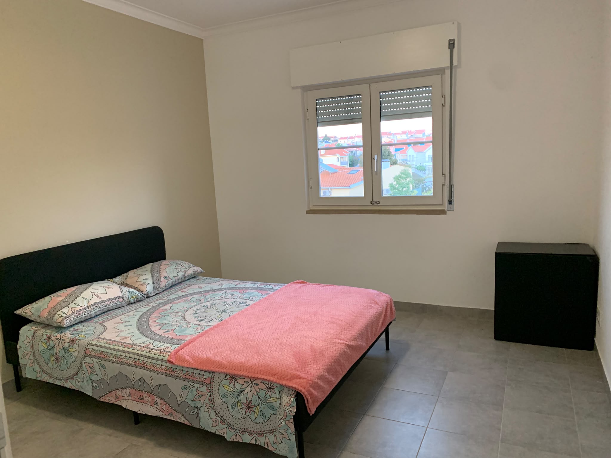 Quarto amplo e luminoso, em moradia a 5 min da estação da parede, Quarto 1