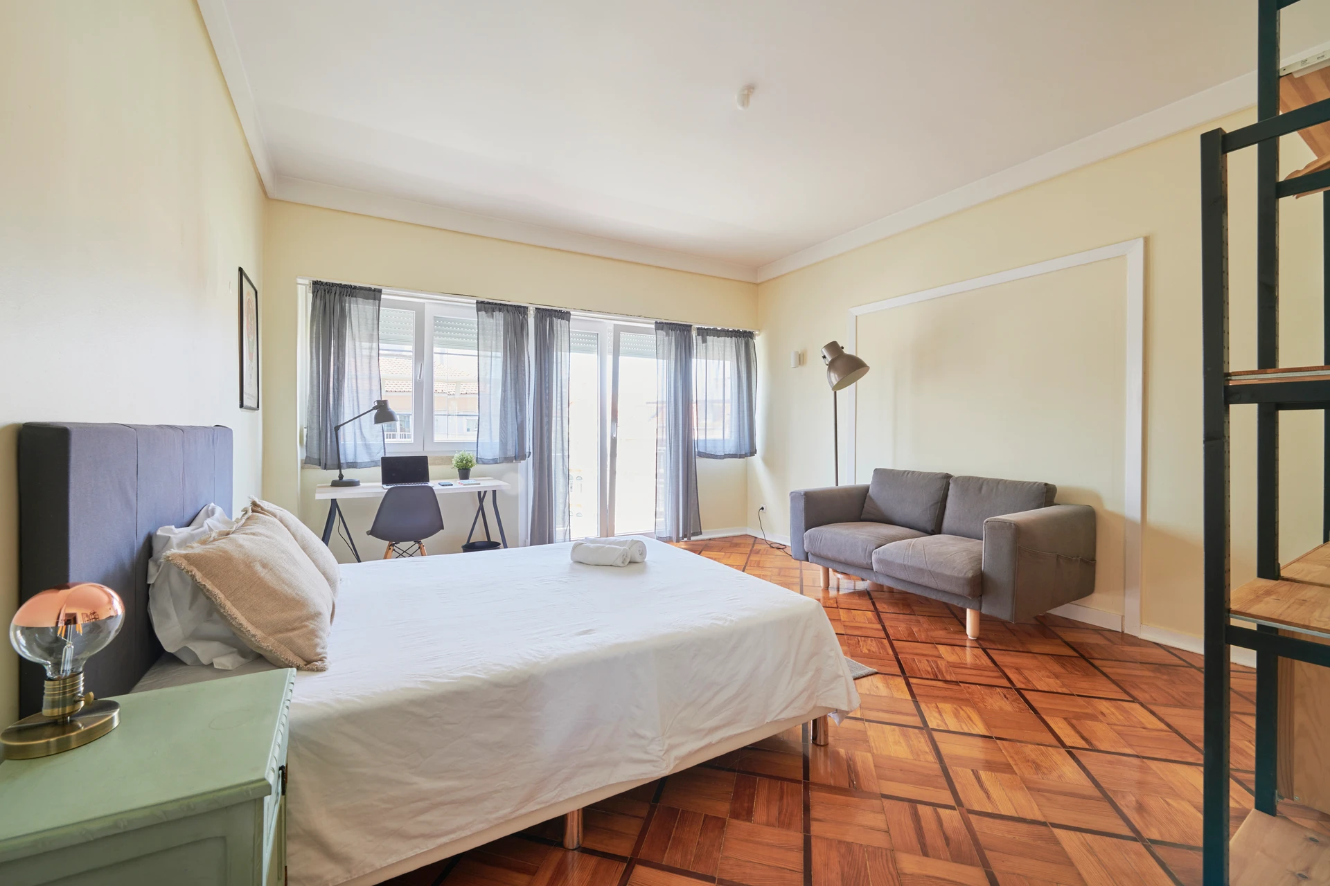 S4#R3 - Quarto confortável c/ varanda no Saldanha