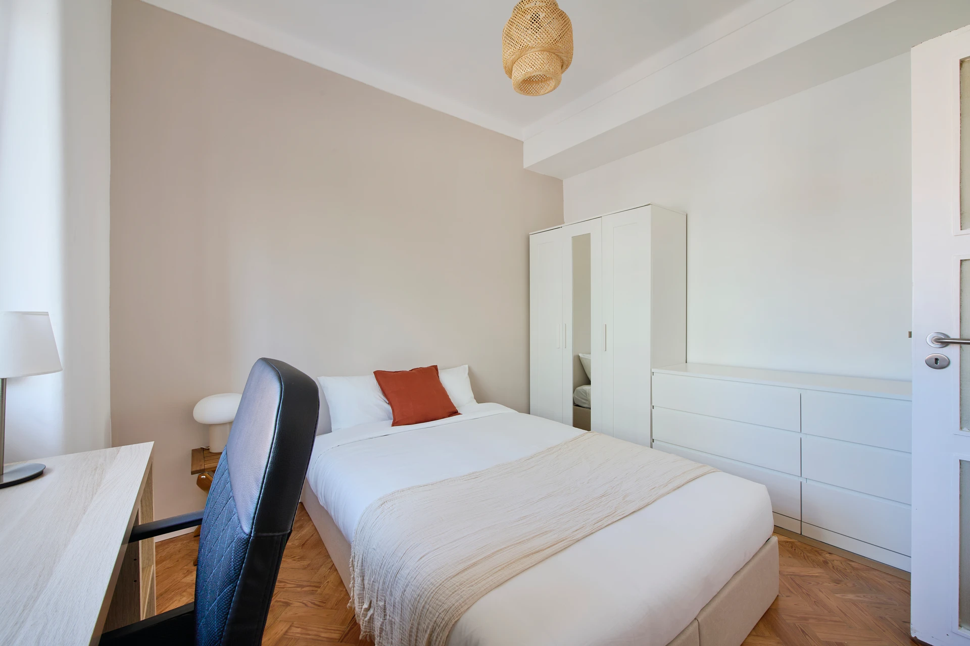Lisboa • Quarto no Campo Grande, foto 3