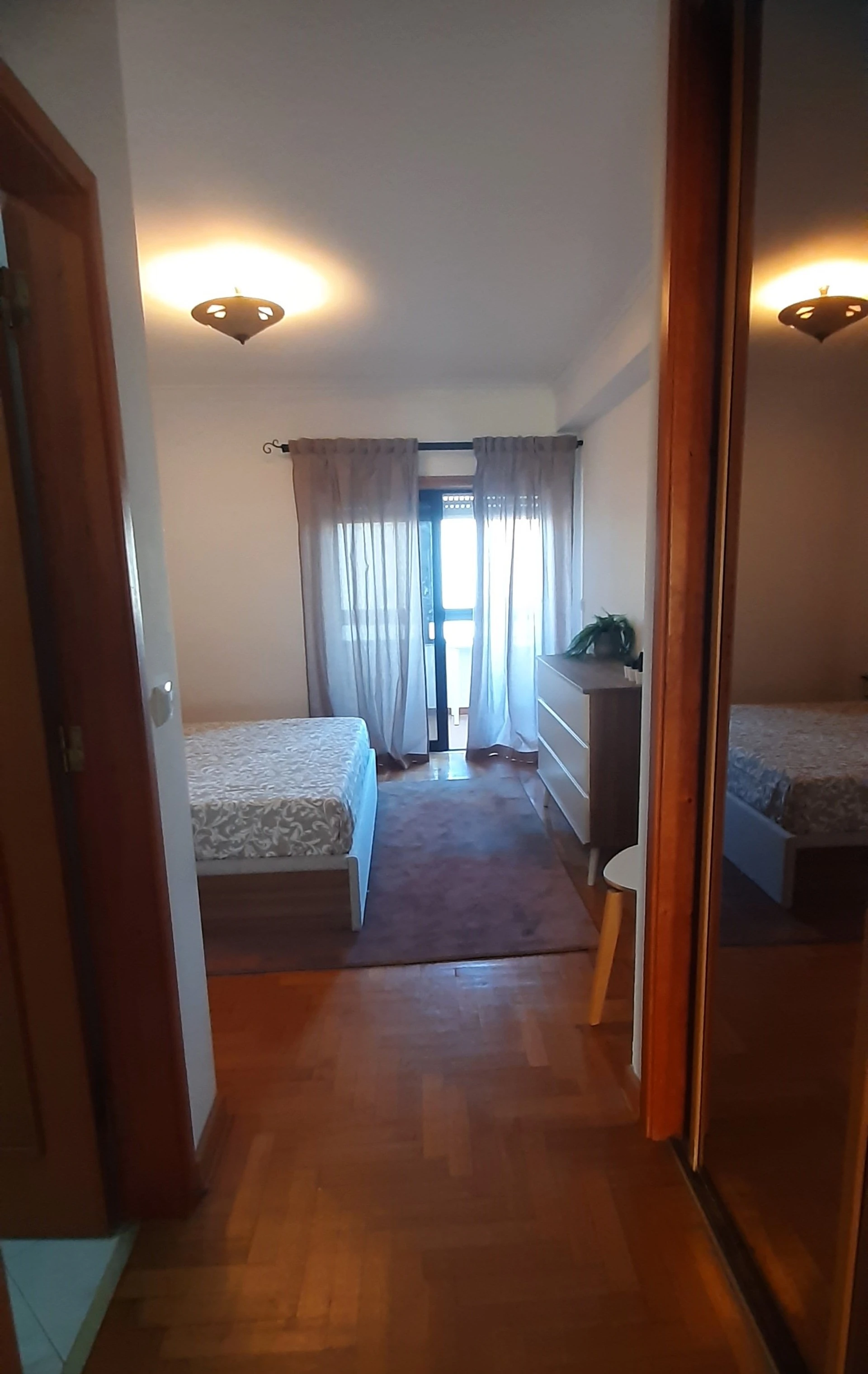Quarto com cama de casal, foto 1