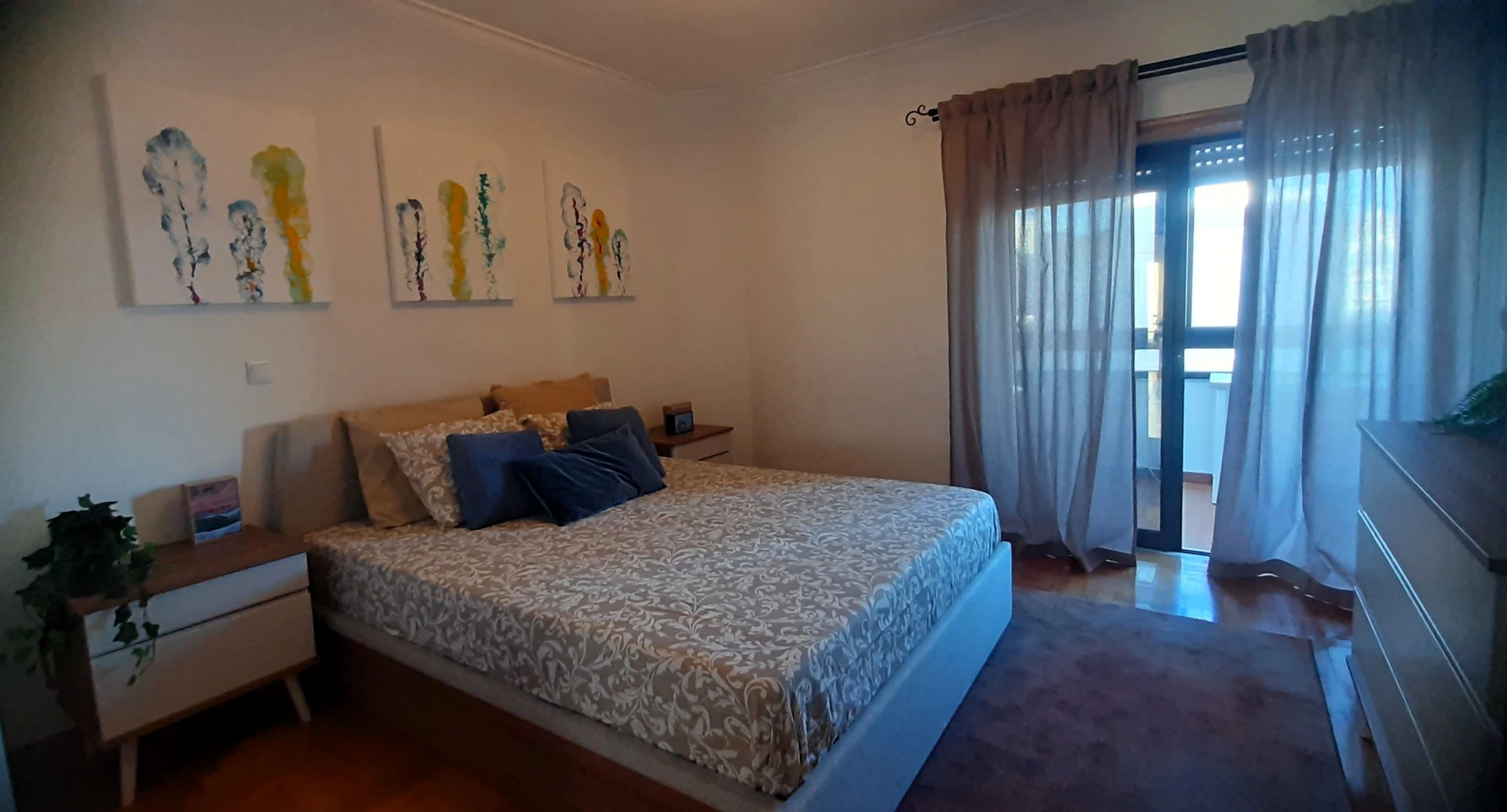 Quarto com cama de casal, foto 3