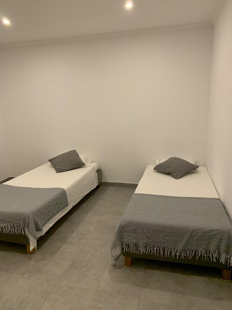 Quarto amplo e luminoso, em moradia a 5 min da estação da parede, Quarto 3, foto 1