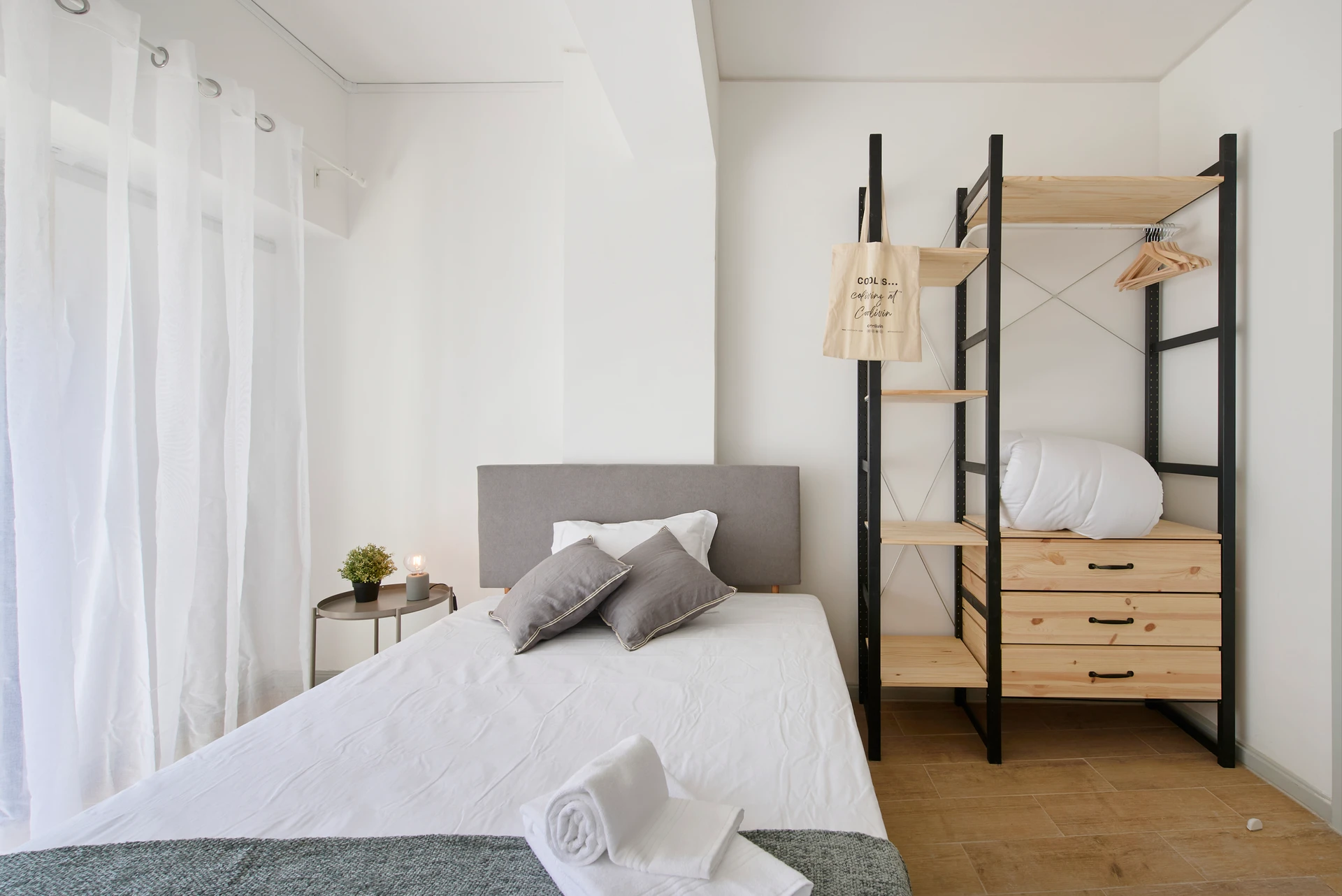S10#R8 - Quarto c/ casa de banho privativa no Saldanha, foto 3
