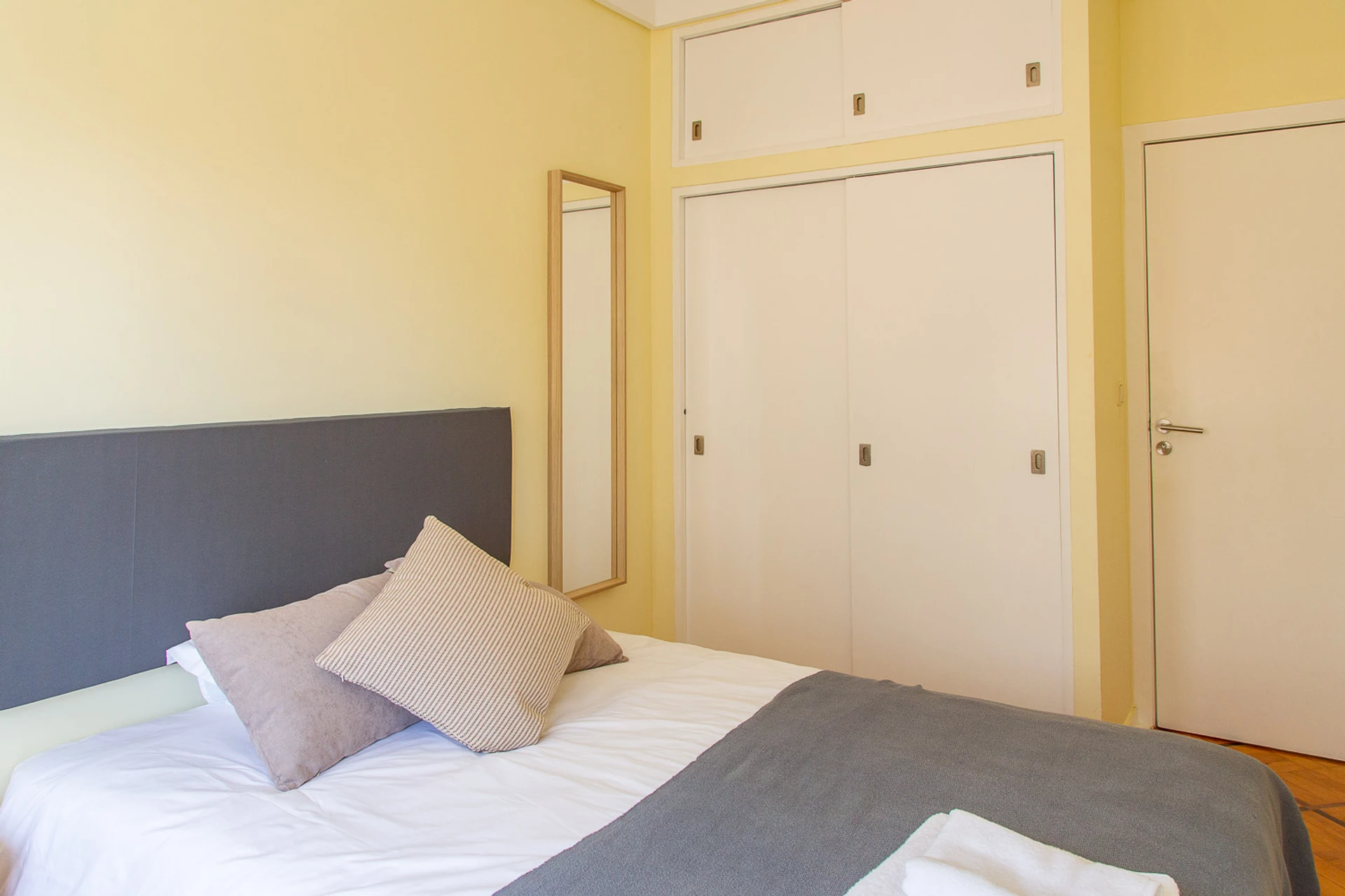 S4#R5 - Quarto espaçoso no Saldanha, foto 2