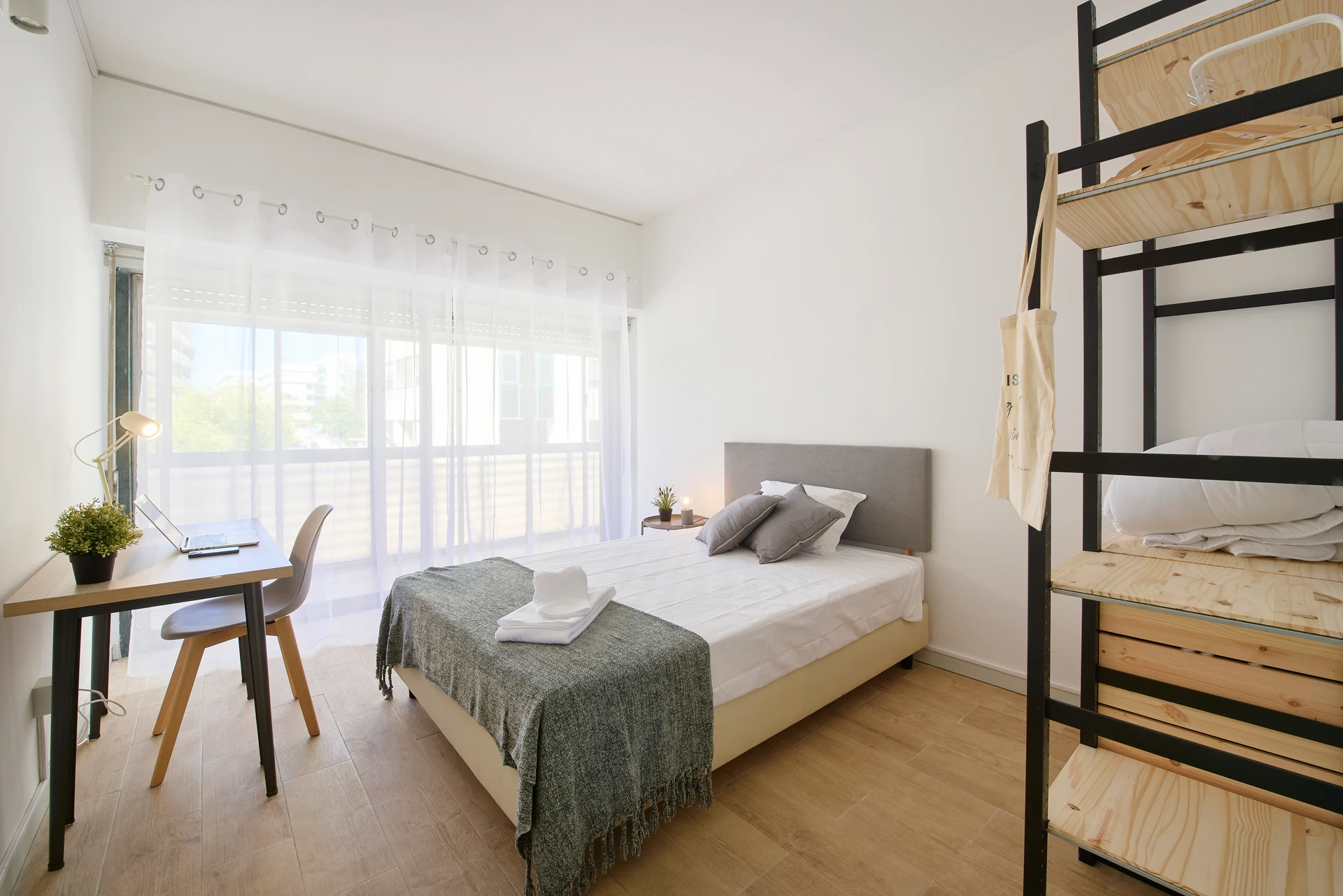 S10#R5 - Quarto espaçoso no Saldanha