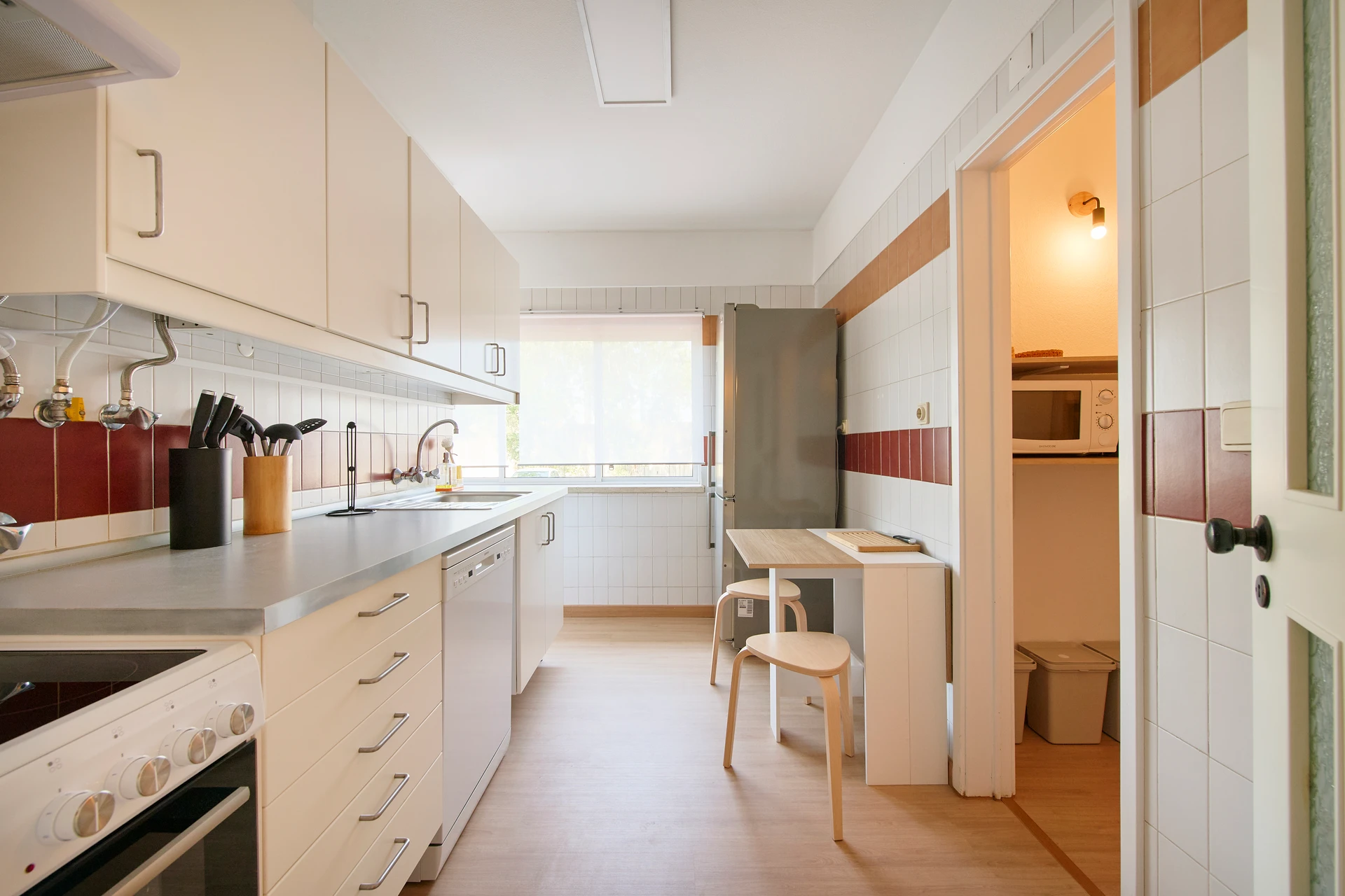 T8#R2 - Quarto soalheiro c/ varanda em Telheiras, foto 4