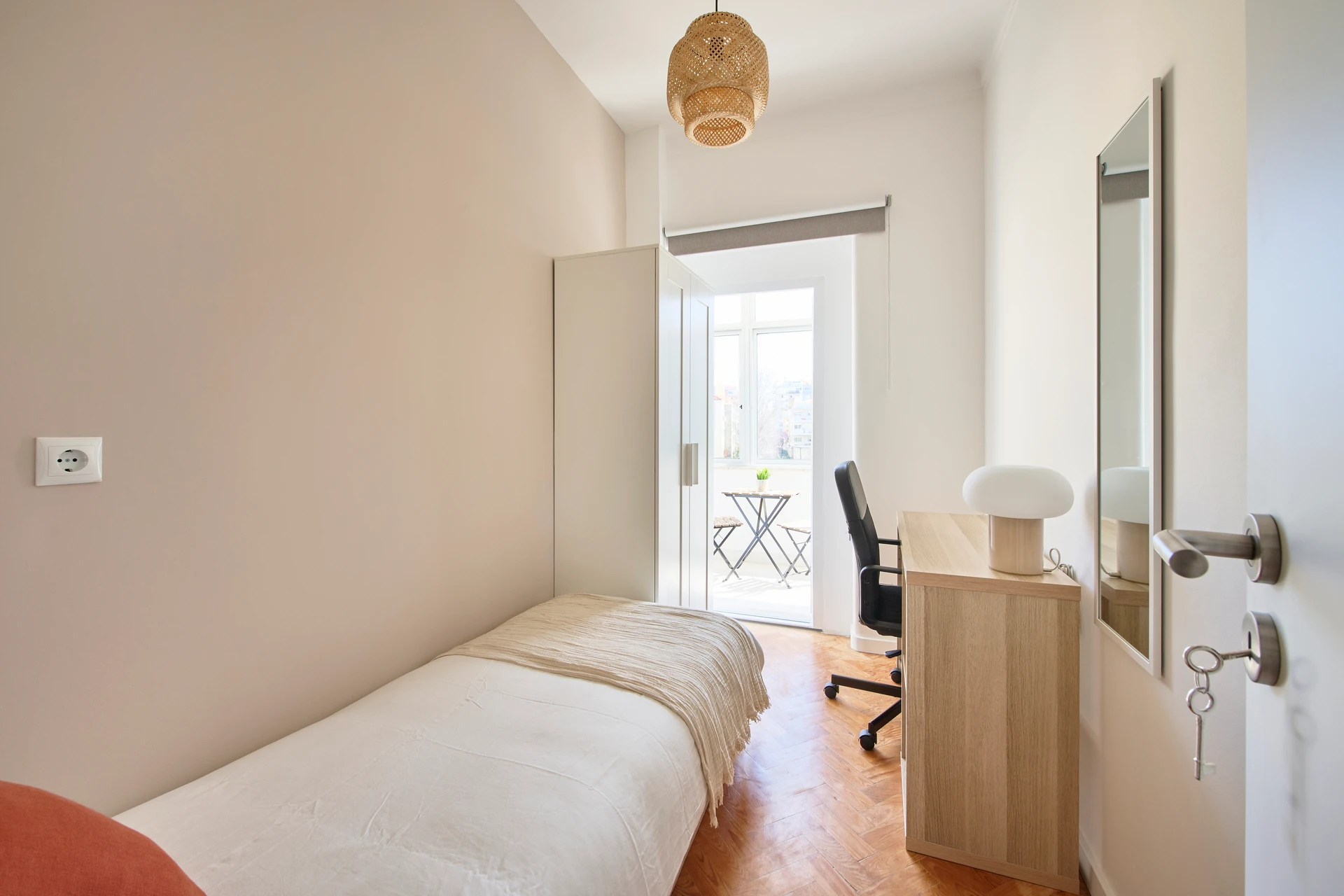 Lisboa • Quarto no Campo Grande, foto 2