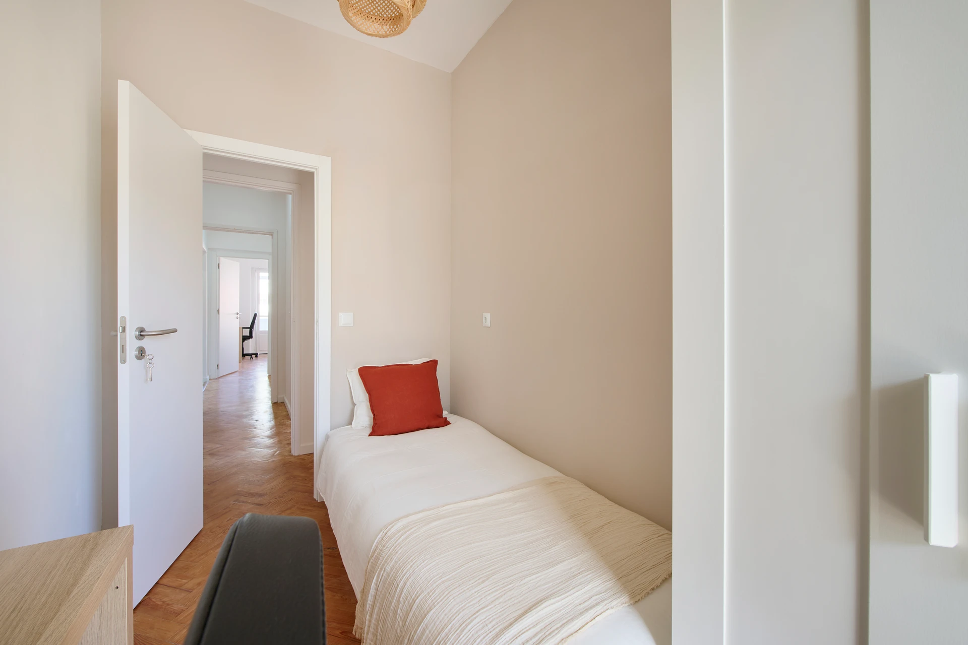 Lisboa • Quarto no Campo Grande, foto 4
