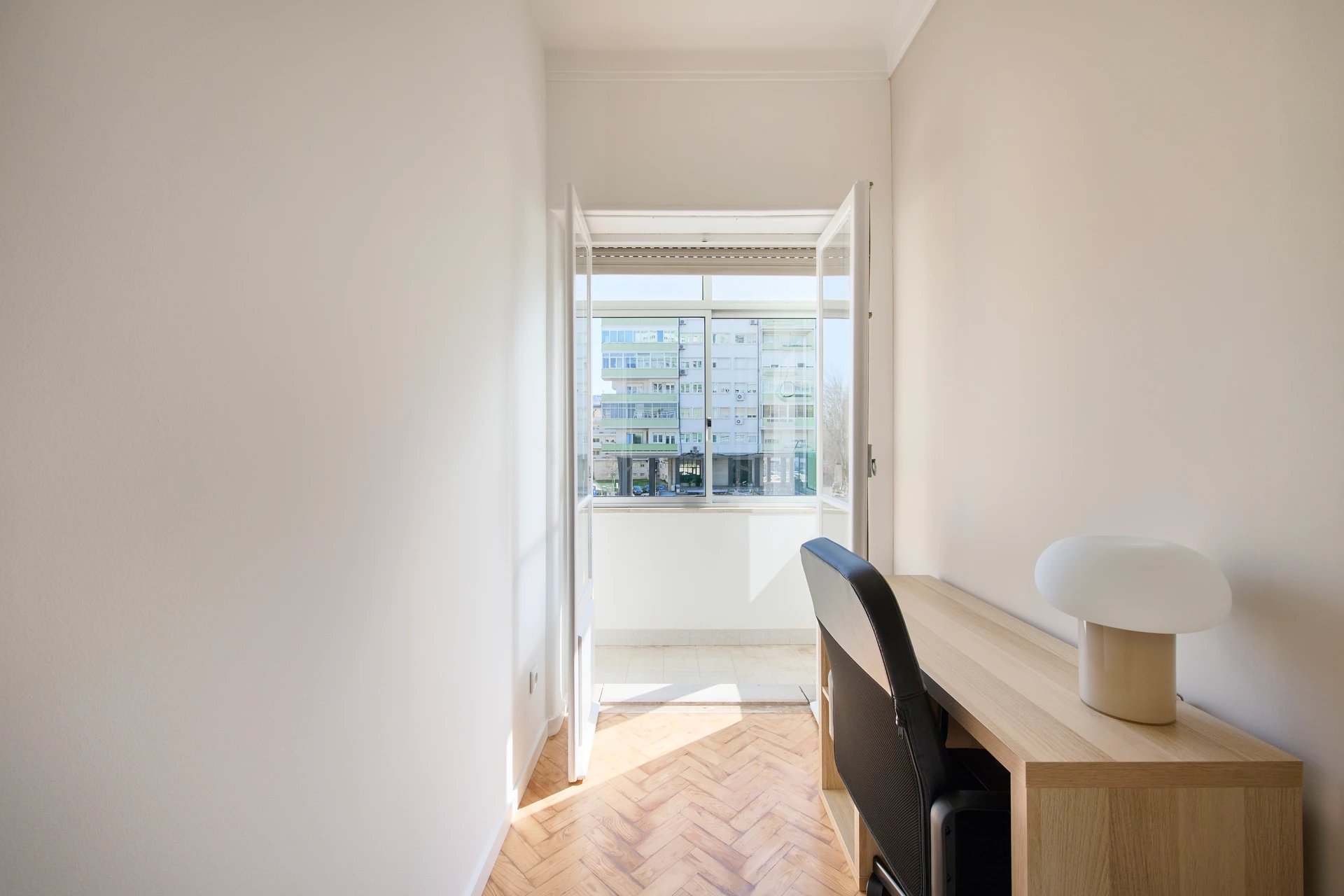 Lisboa • Quarto no Campo Grande, foto 4