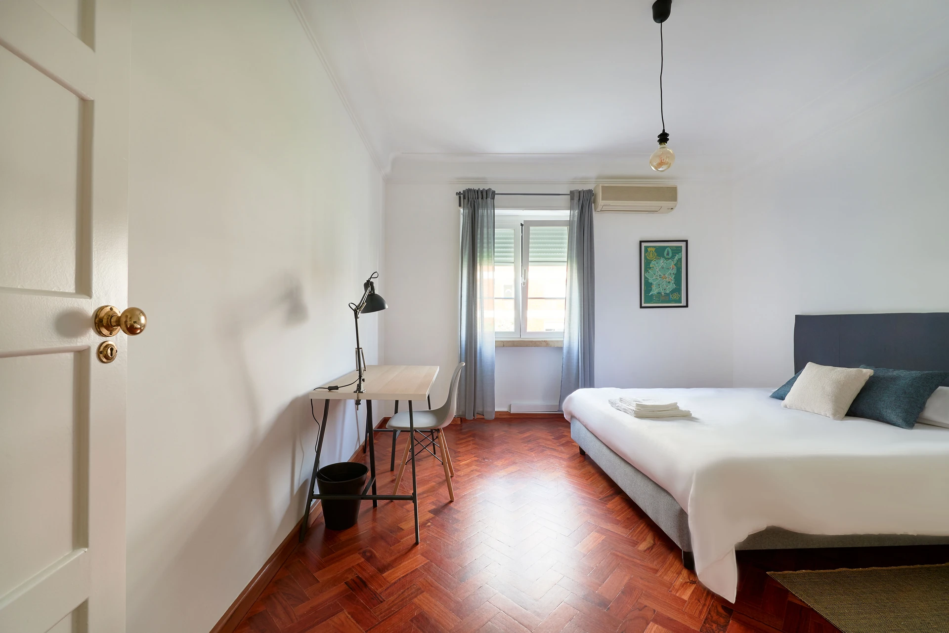 S3#R3 - Quarto espaçoso no Saldanha