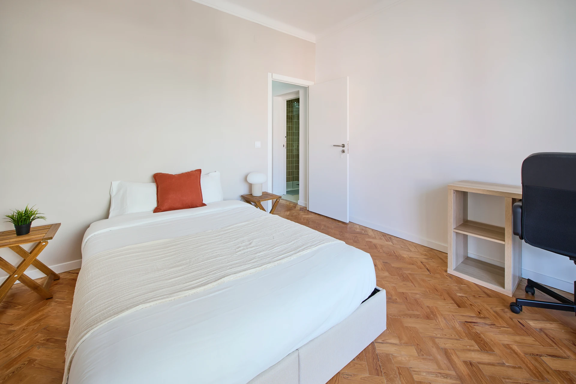 Lisboa • Quarto no Campo Grande, foto 2