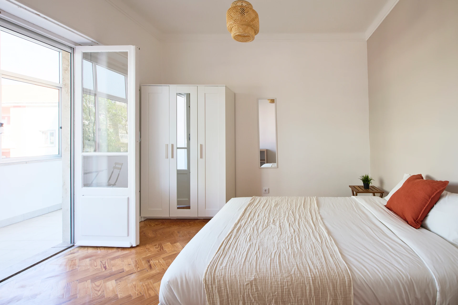 Lisboa • Quarto no Campo Grande, foto 3