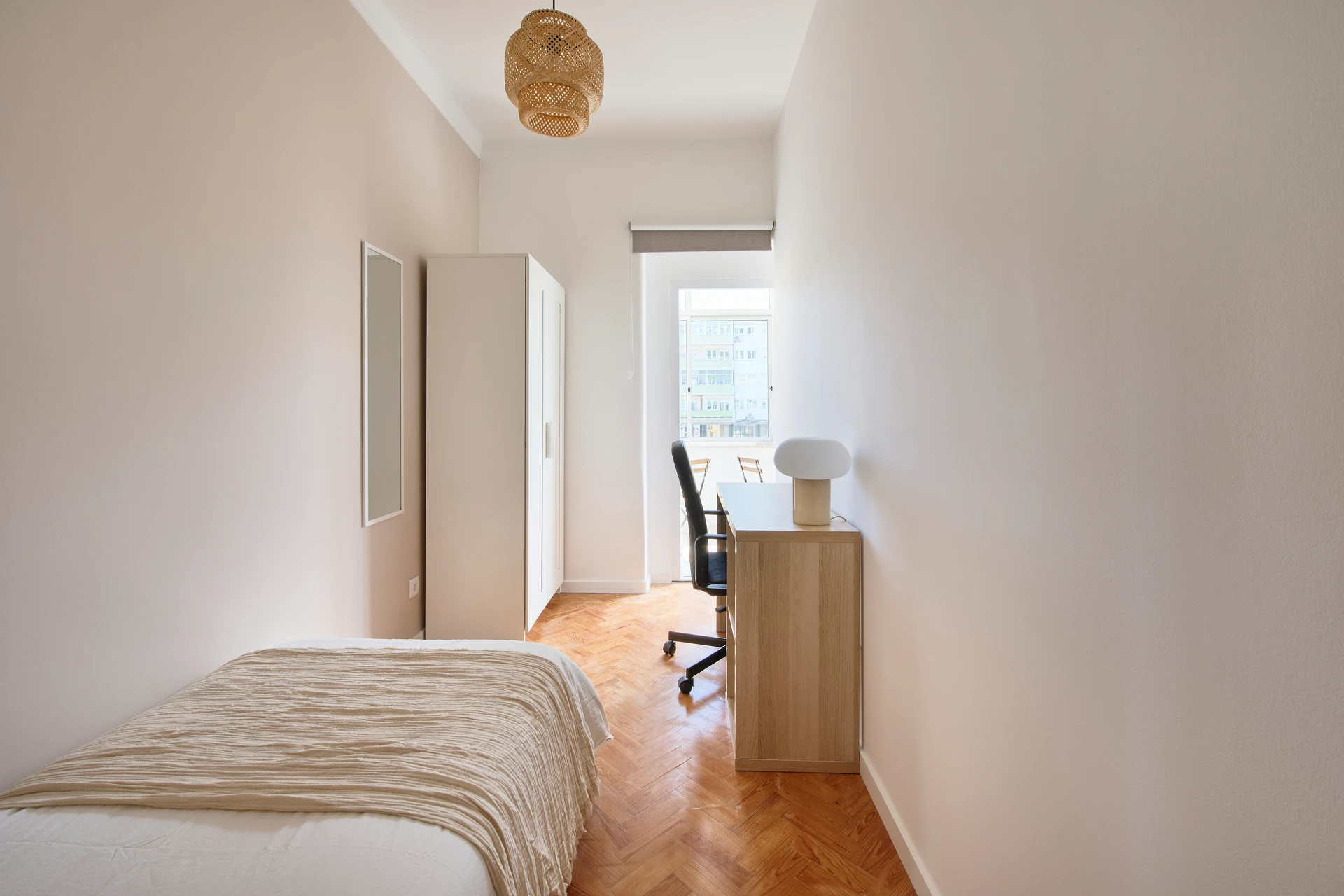 Lisboa • Quarto no Campo Grande, foto 2