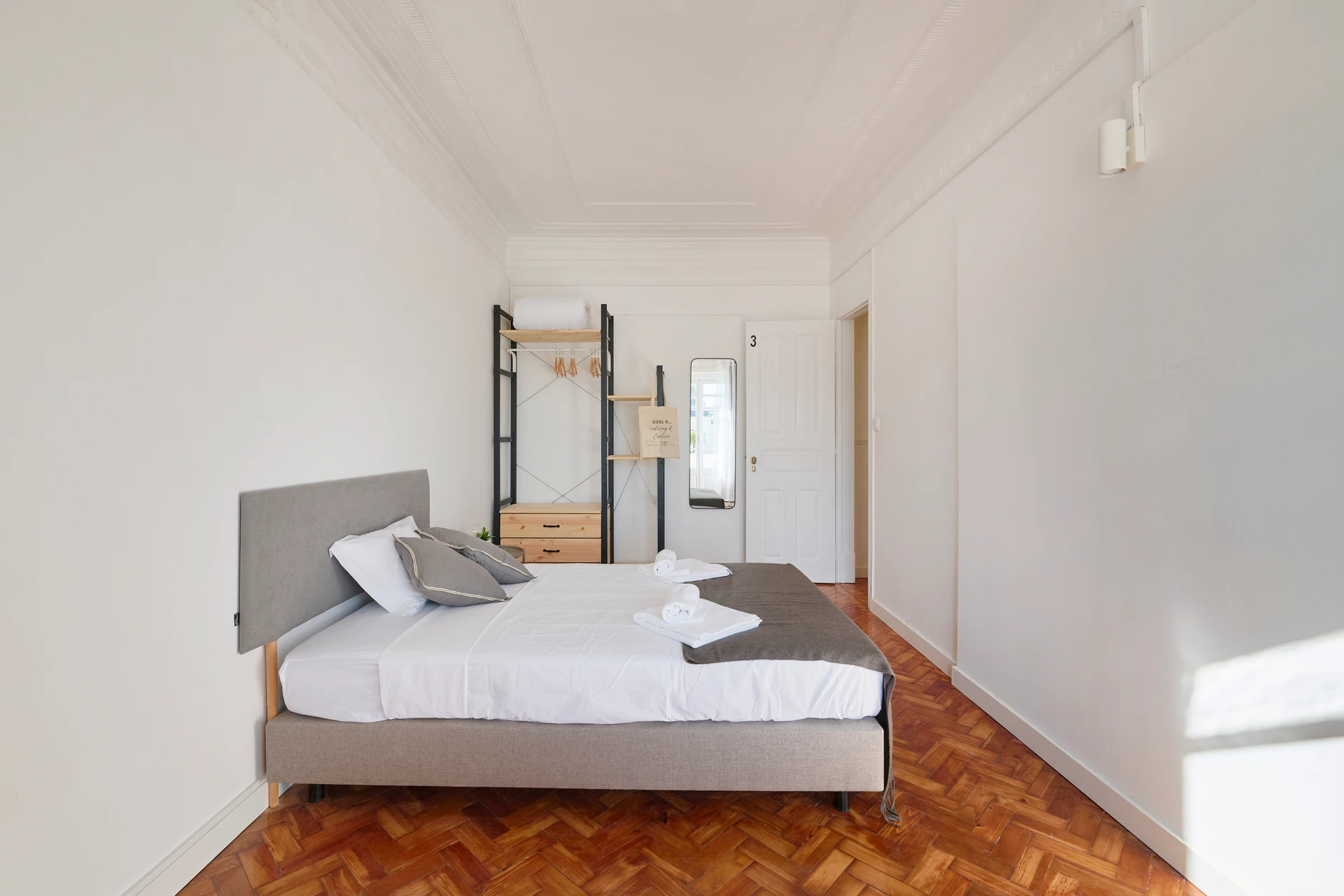 PR11#R3 - Quarto espaçoso no Príncipe Real