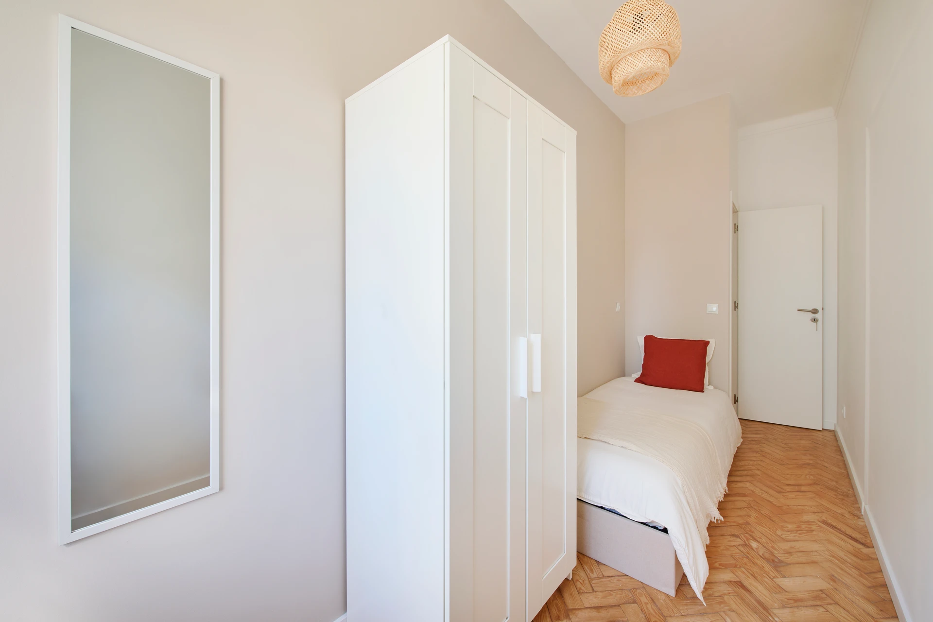 Lisboa • Quarto no Campo Grande, foto 3