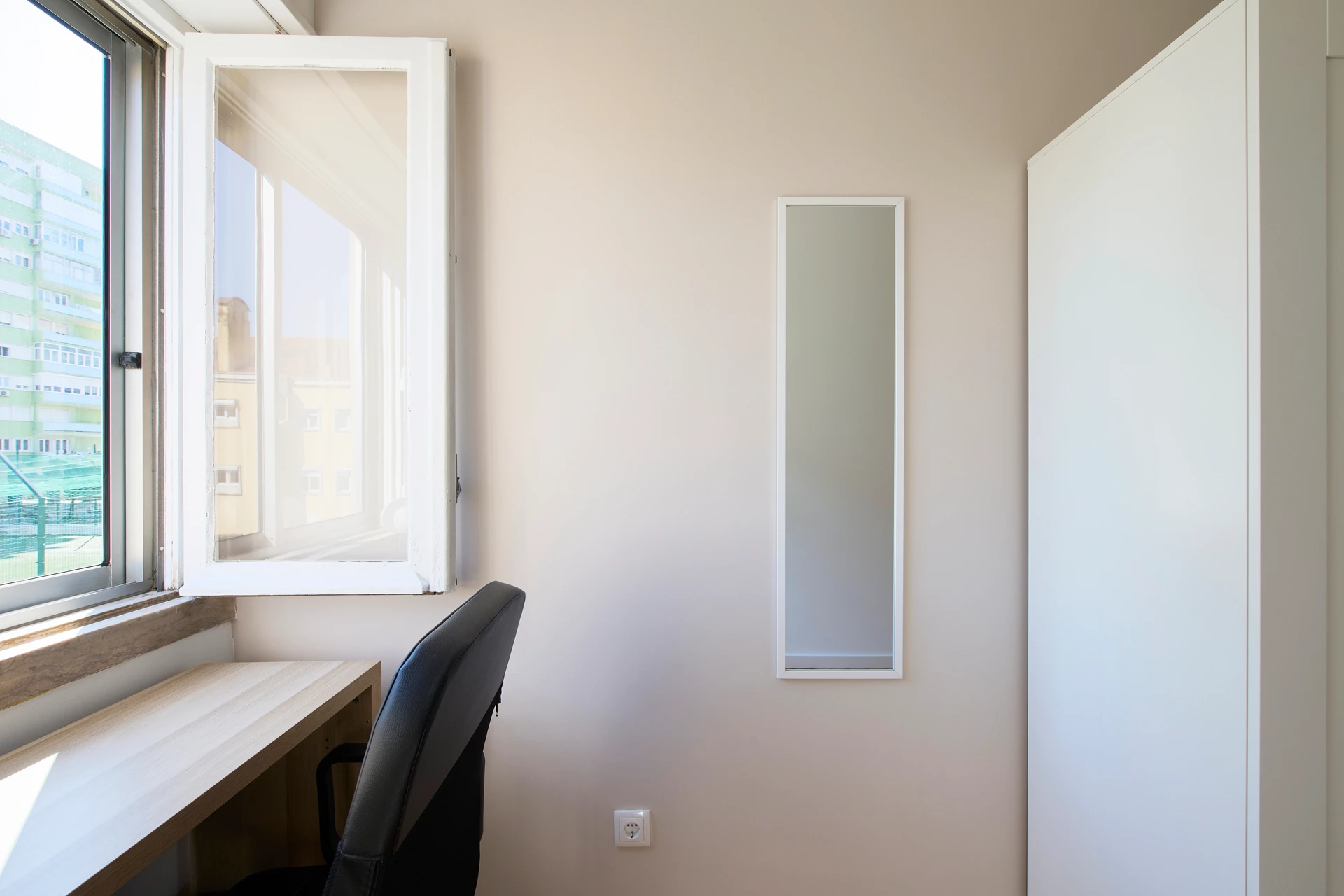 Lisboa • Quarto no Campo Grande, foto 3