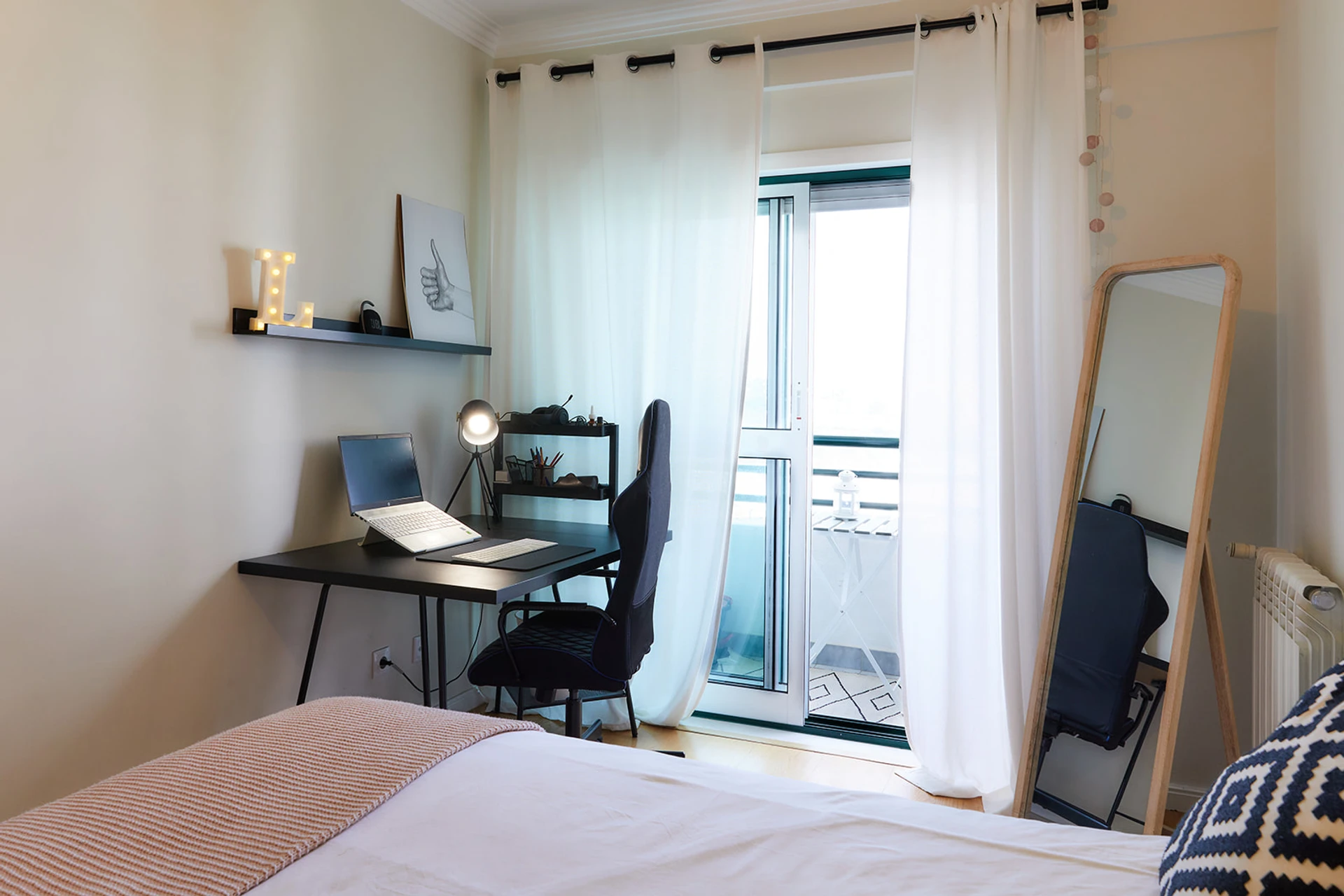 Quarto com casa de banho privativa em Alfragide, foto 1