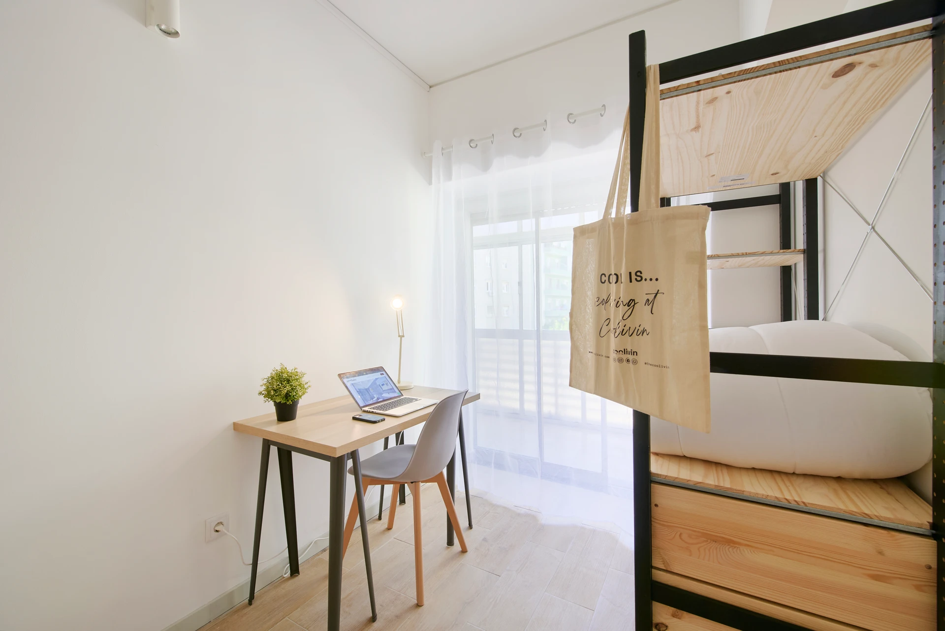 S10#R3 - Quarto confortável no Saldanha