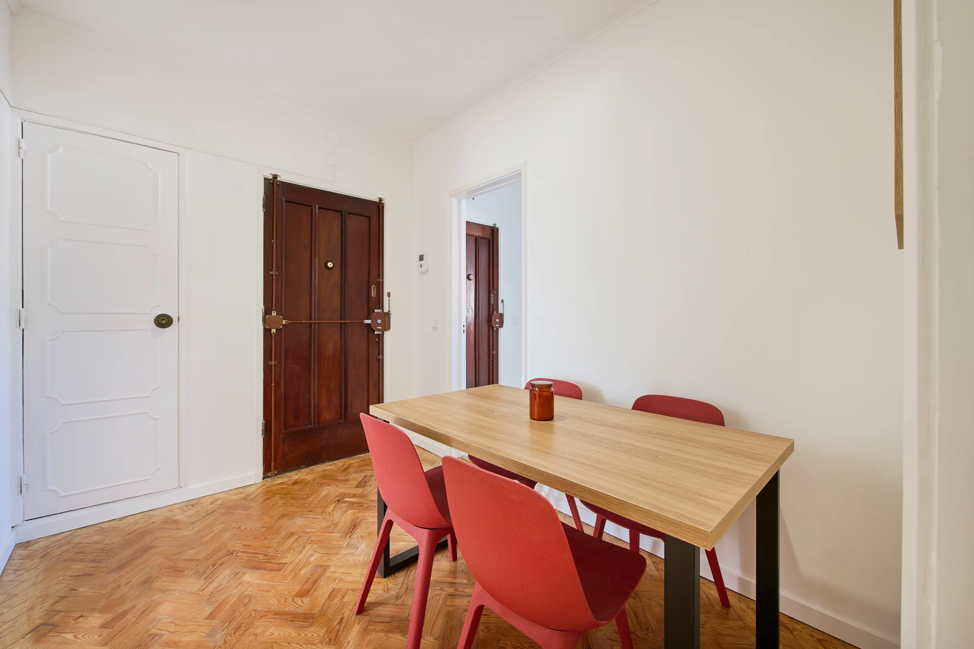 Lisboa • Quarto no Campo Grande, foto 4